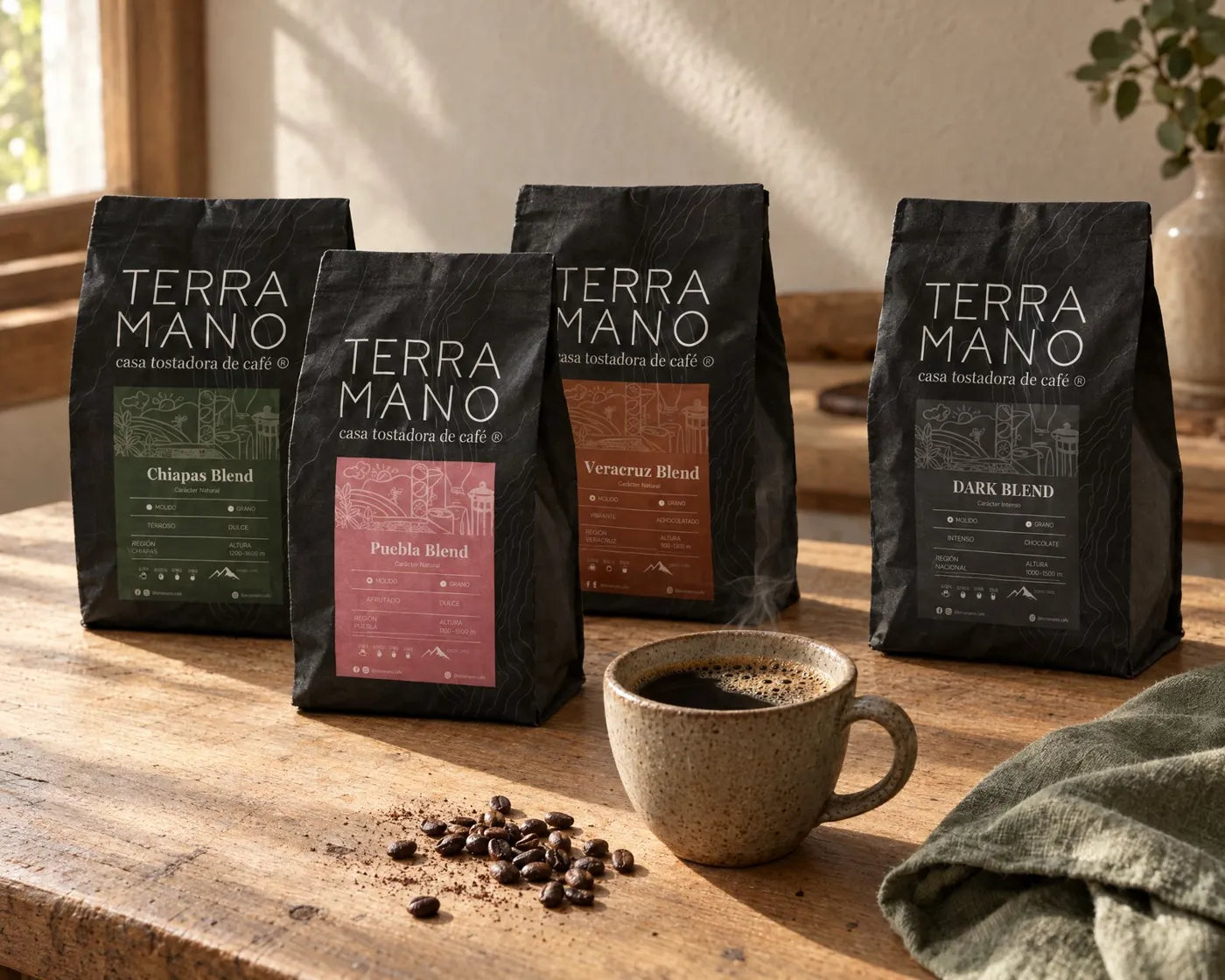 Cafés Terra Mano de Chiapas, Puebla, Veracruz y Dark Blend con una taza de café